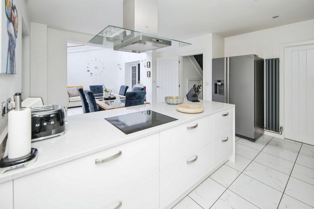Property photo 3 of 21 Pbox-Img.Jpg