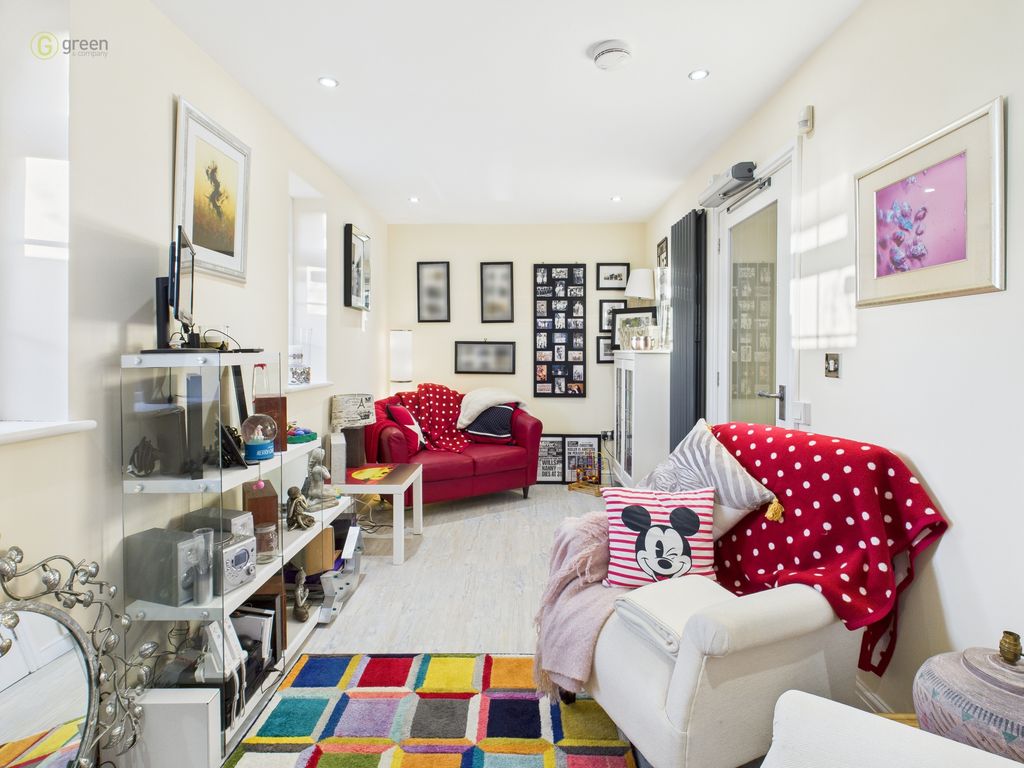 Property photo 3 of 63 Cam05459G0Pr0103Still018