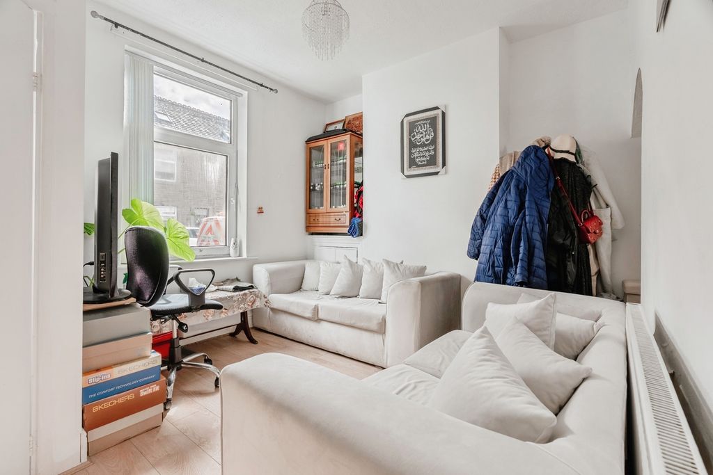 Property photo 2 of 11 Pbox-Img.Jpg