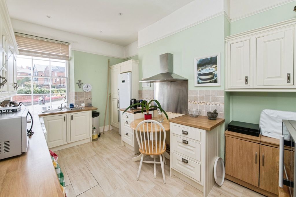 Property photo 2 of 19 Photo