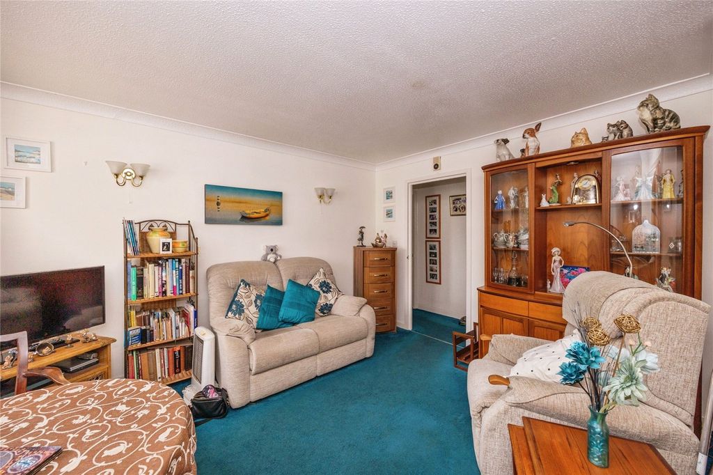 Property photo 3 of 15 Living Room