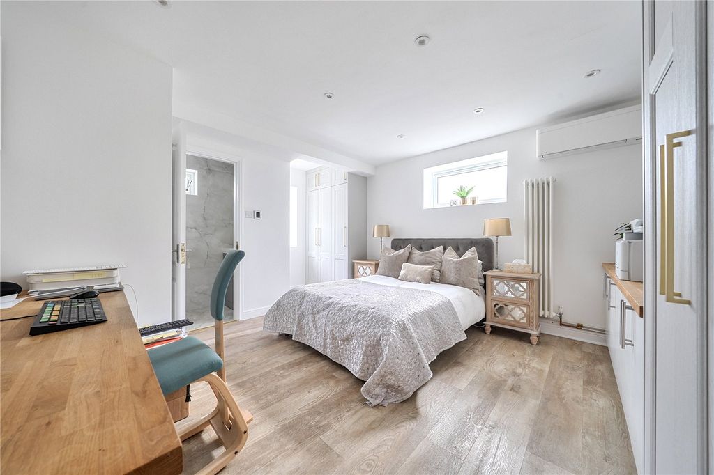 Additional image 8 of 5 bed detached house to rentChesterfield Drive, Sevenoaks, Kent TN13