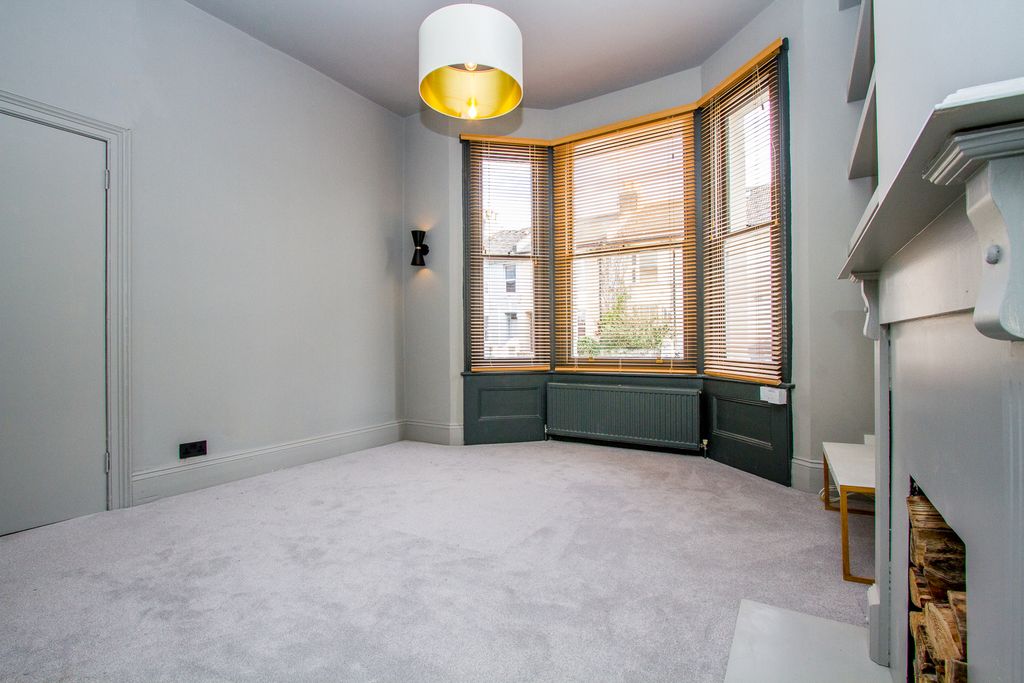 Property photo 3 of 11 Photo 03