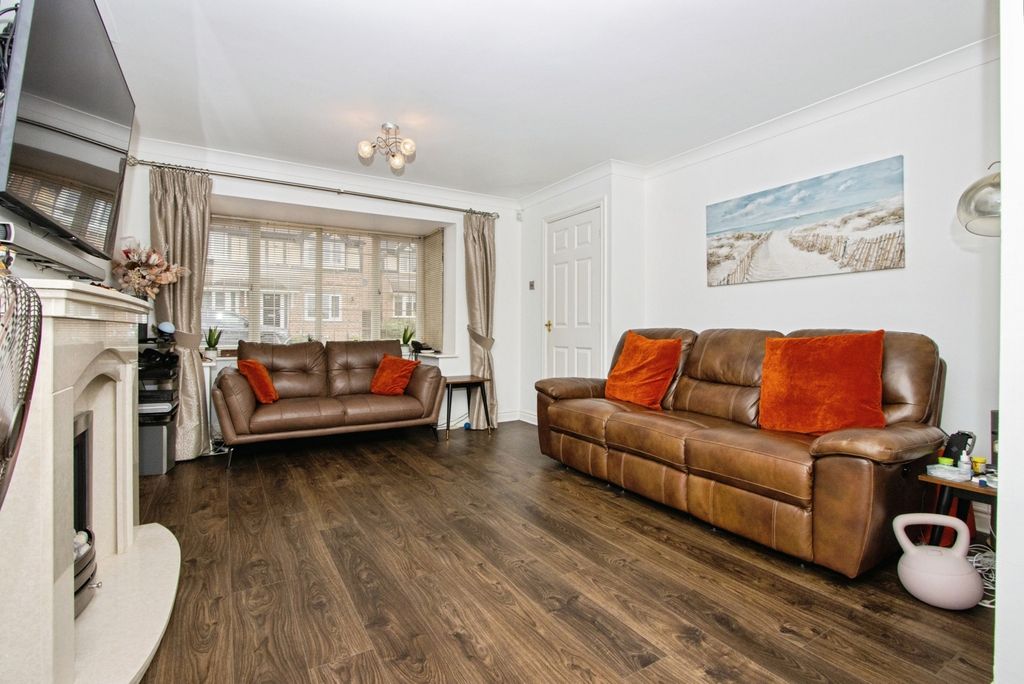Property photo 3 of 17 Pbox-Img.Jpg
