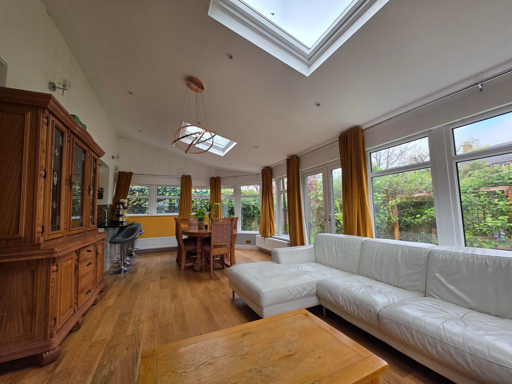 Property photo 2 of 25