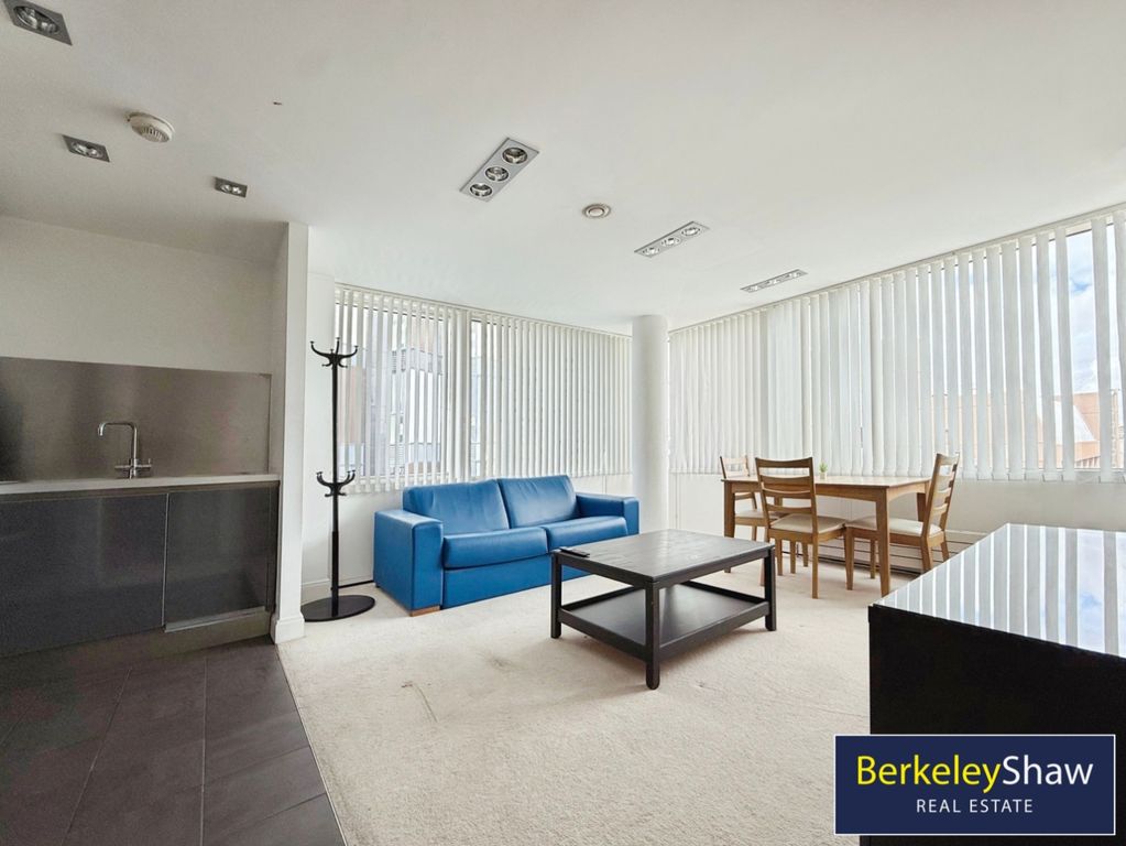 Property photo 1 of 15 Lounge