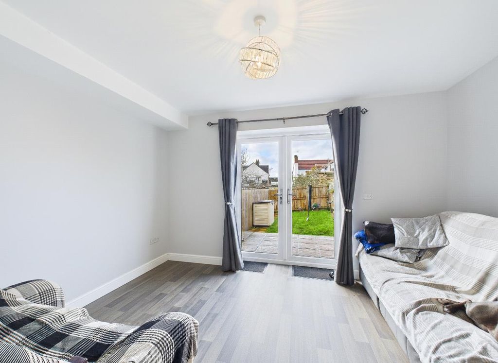 Property photo 2 of 10 Modern Two Bedroom Terraced House (3).Png