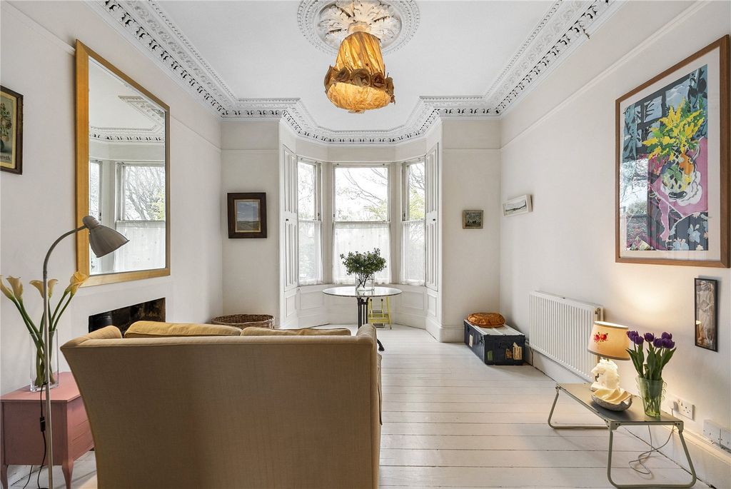 Property photo 3 of 28 Living Room