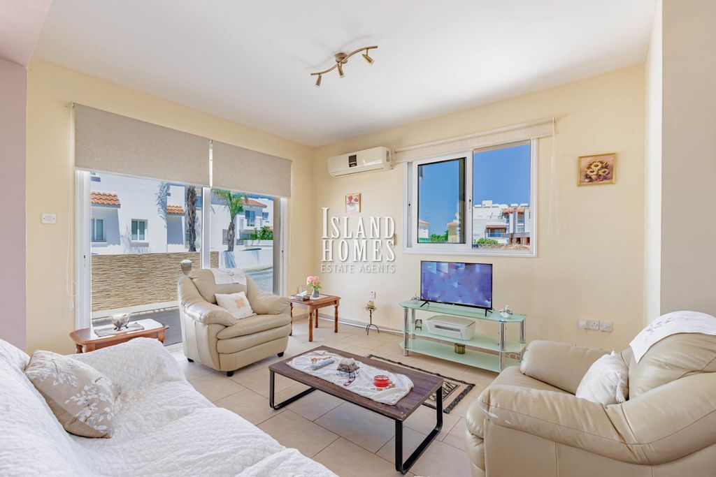 Property photo 2 of 32