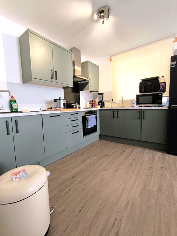 Property photo 2 of 9 Kitchen