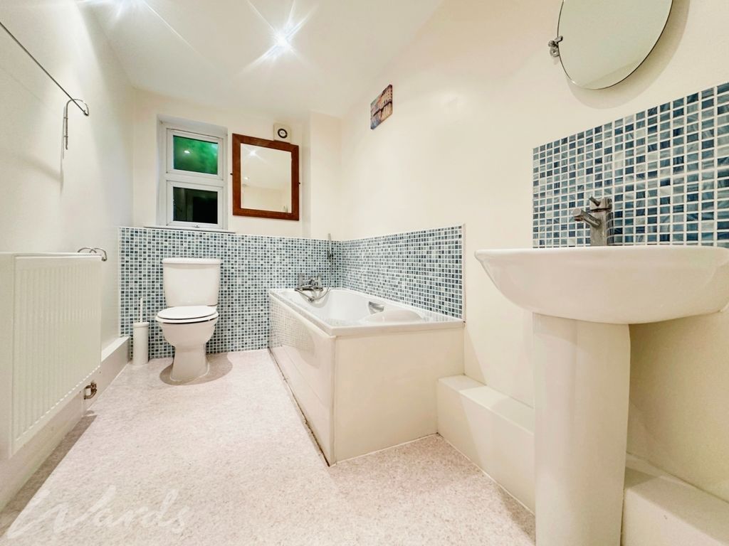 Property photo 2 of 19 Bathroom
