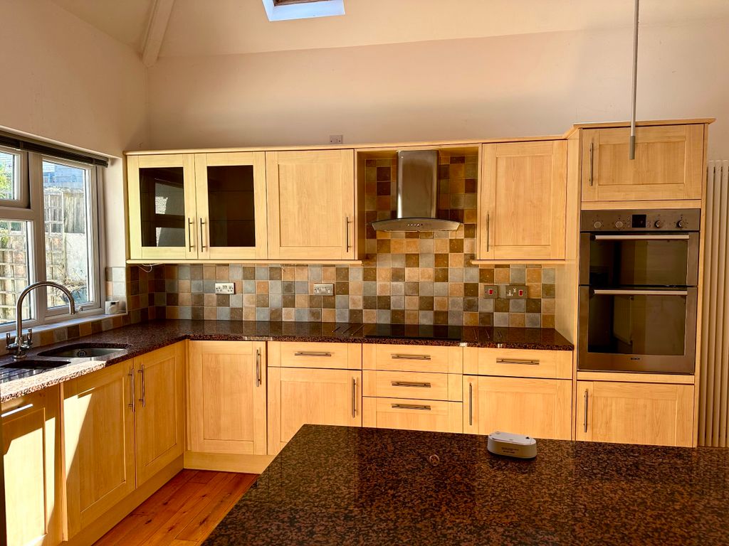 Property photo 2 of 27