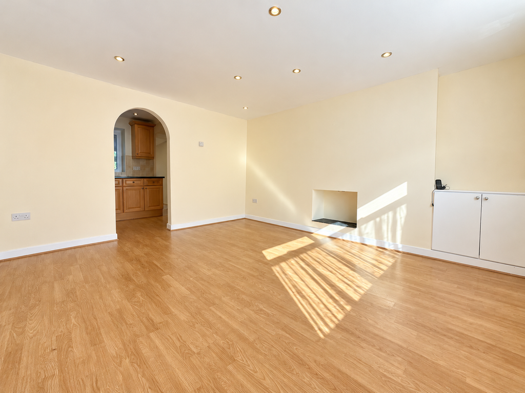 Property photo 2 of 13 8988Eac9-E15B-4B61-8E37-BA786Ec6F6E7