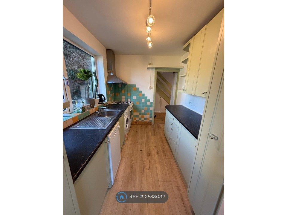 Property photo 3 of 9 Kitchen