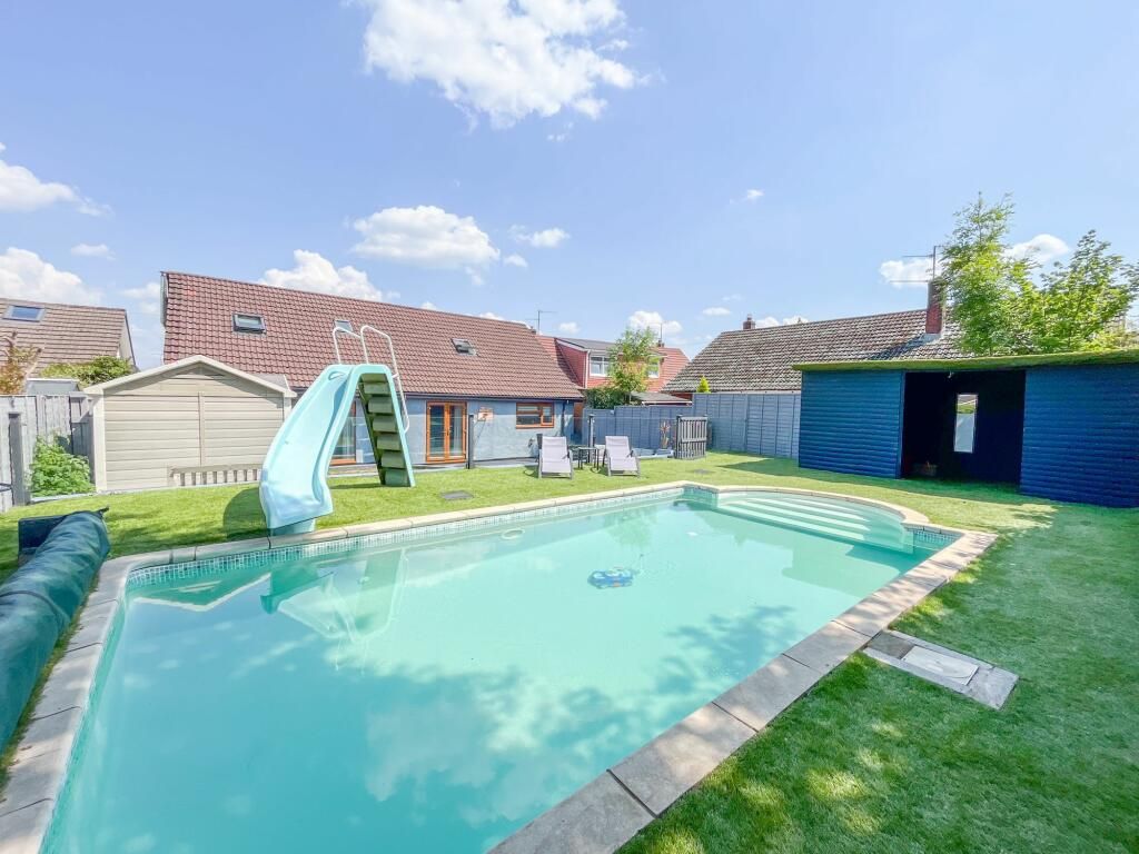 Property photo 2 of 83