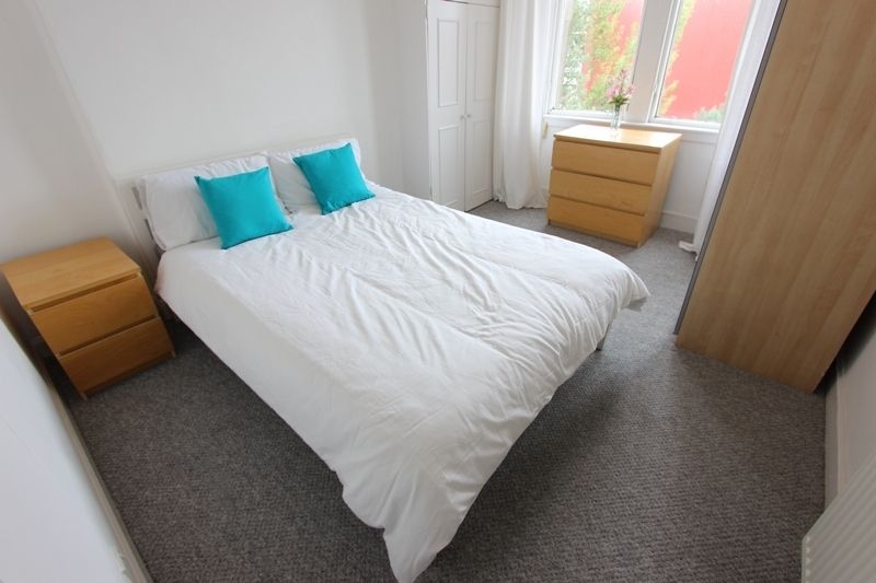 Property photo 2 of 6 Bedroom