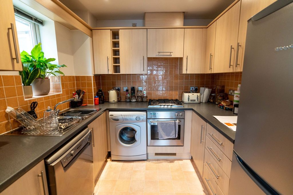 Property photo 2 of 8