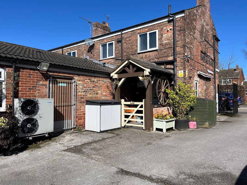 Property photo 2 of 26