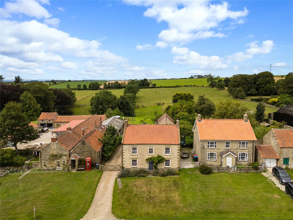 Property photo 3 of 24 Glebe Farm