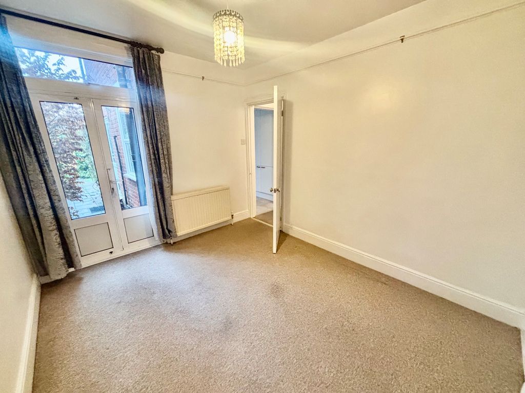 Property photo 2 of 10 Living Room