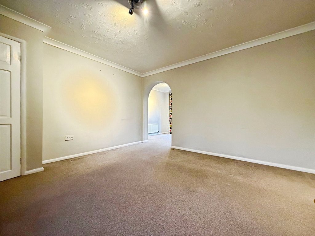 Property photo 3 of 14 Lounge