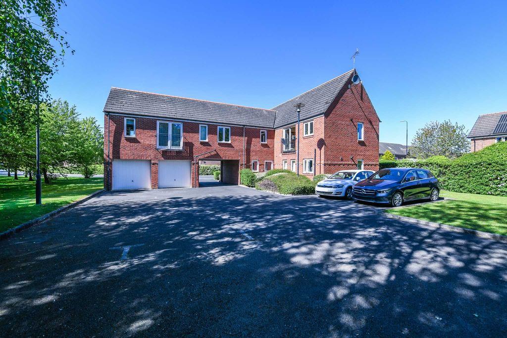 Property photo 1 of 16 Rear Car Park