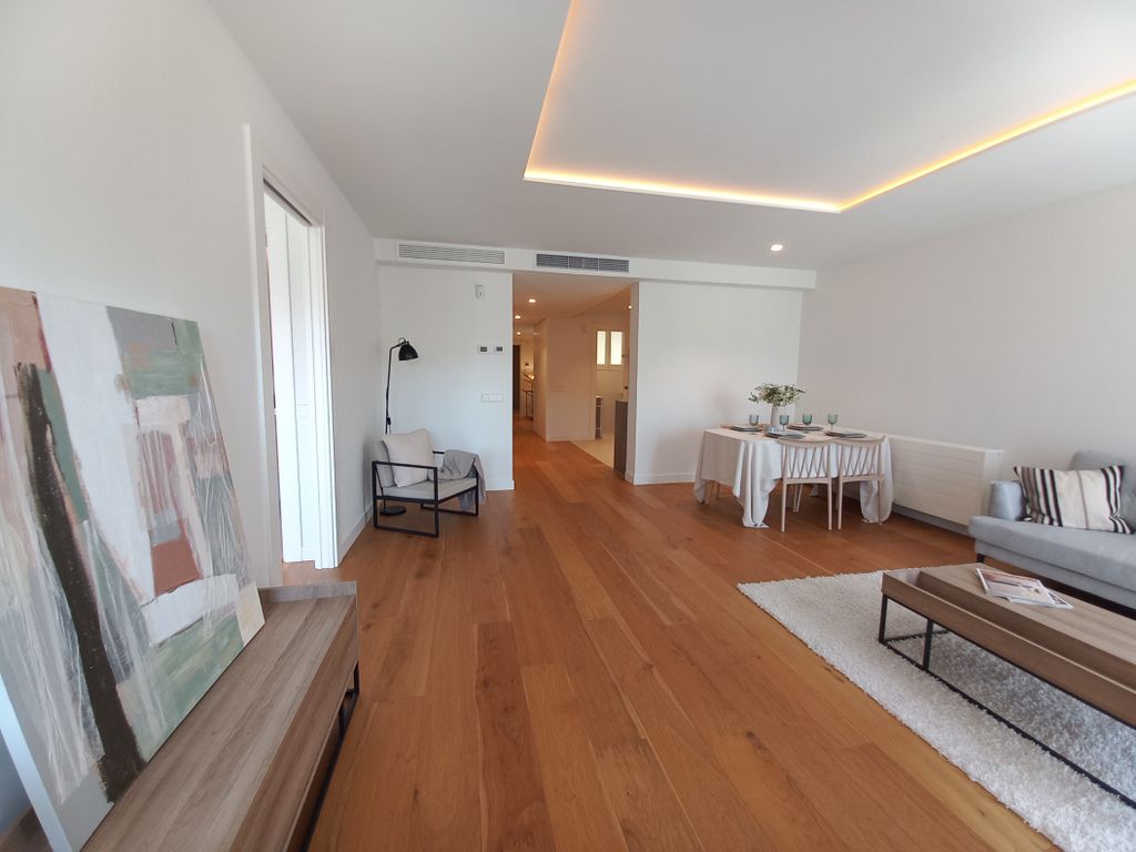 Property photo 1 of 19 Living Room/Dinning Room