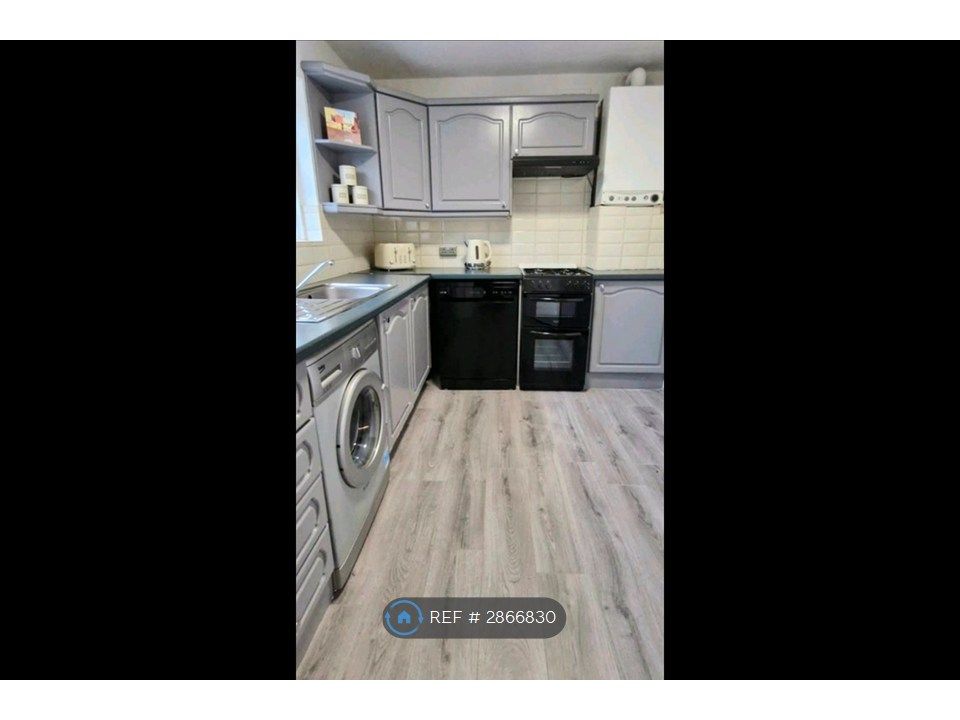 Property photo 3 of 9 Brand New Cooker And Dishwasher