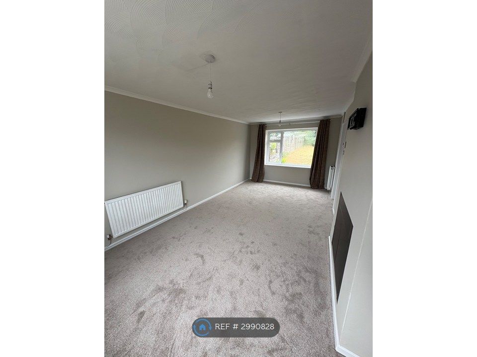 Property photo 3 of 11 Lounge