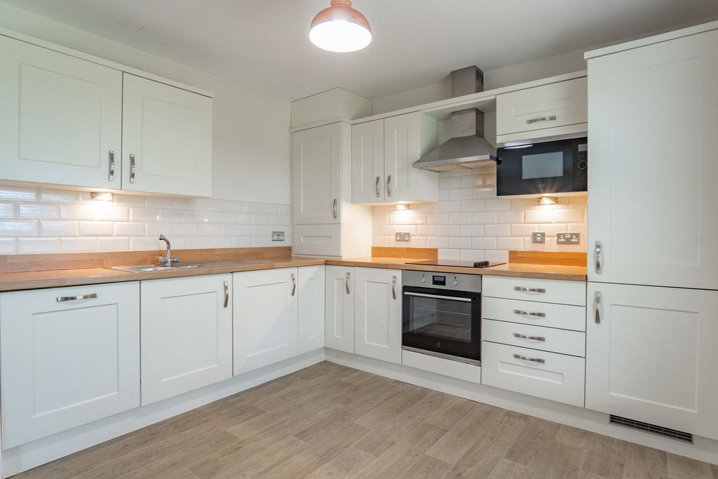 Property photo 3 of 25