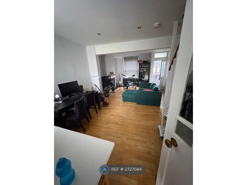 Property photo 2 of 9 Living Room