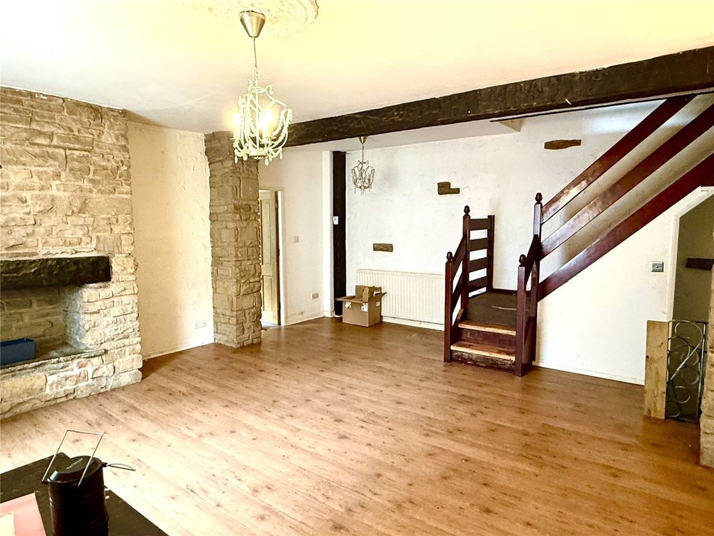 Property photo 2 of 17 Lounge