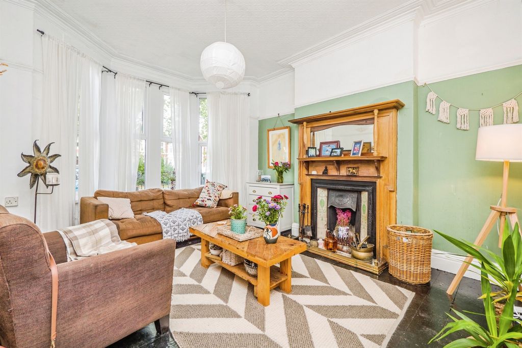Property photo 2 of 17