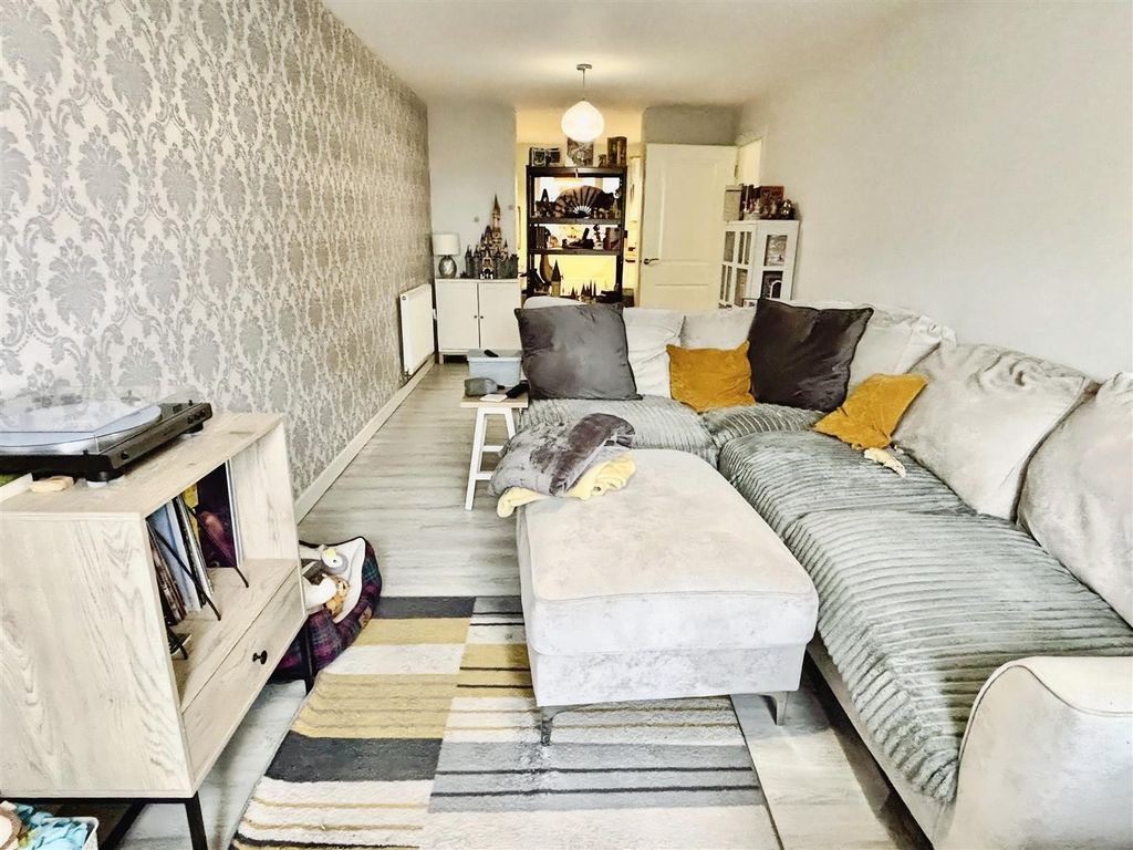 Property photo 3 of 11 c3Fa878E-3.Jpg