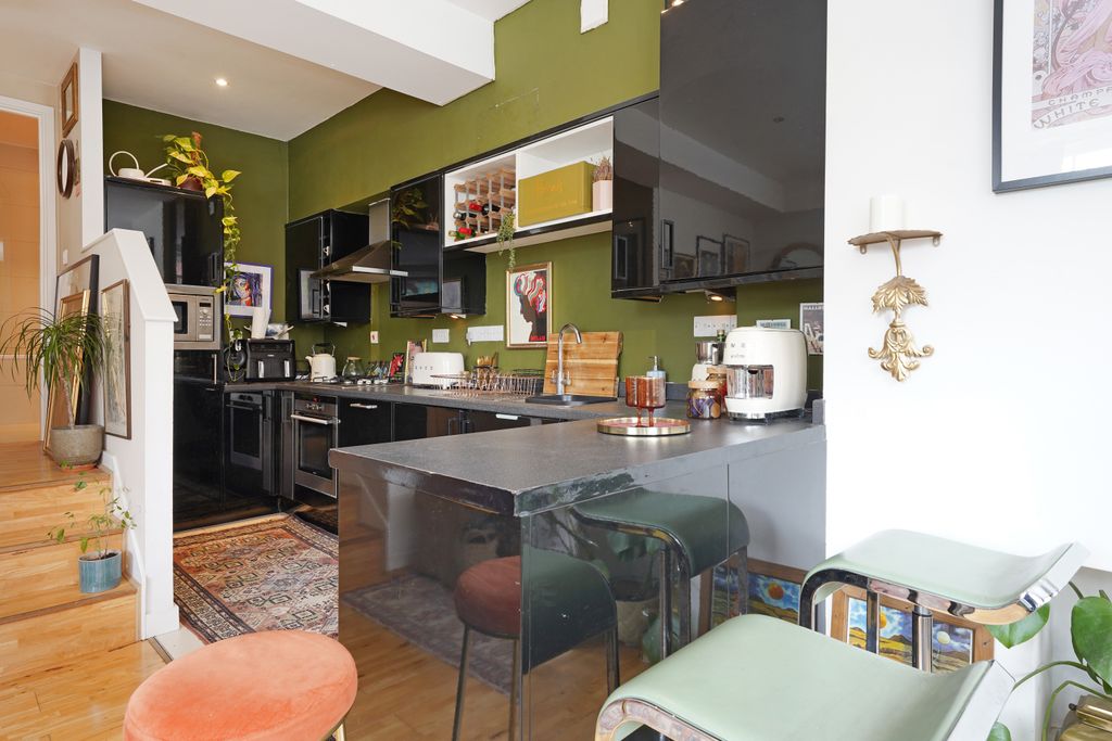 Property photo 3 of 8 145 Sheen Road Richm