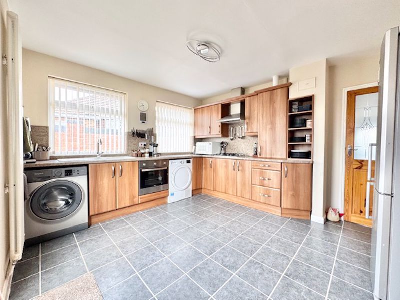 Property photo 3 of 19 Kitchen Diner