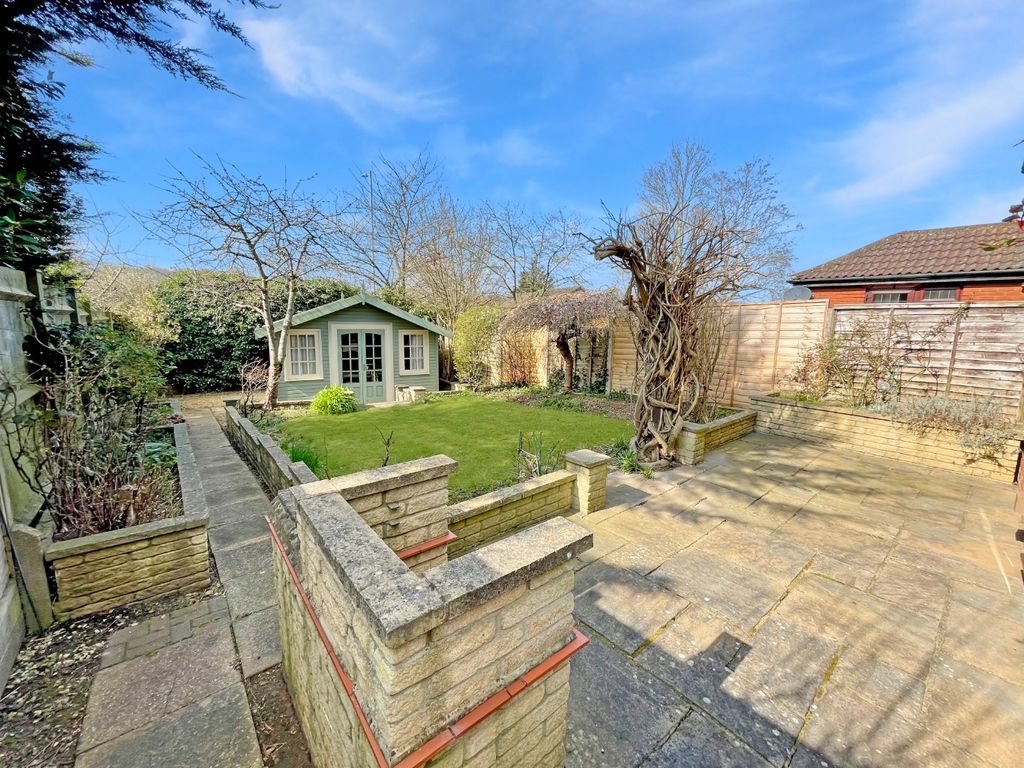 Property photo 2 of 16 3997423