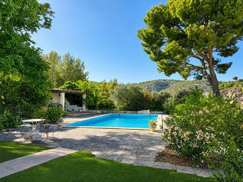 Property photo 1 of 2