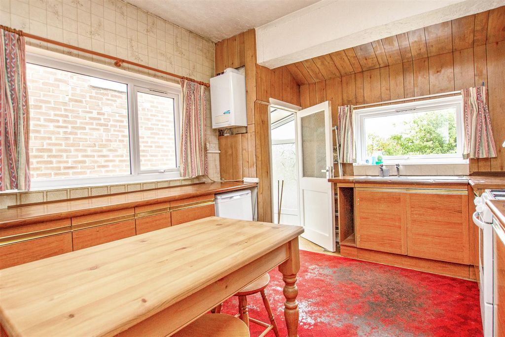 Property photo 3 of 18 Kitchen/Dining Room