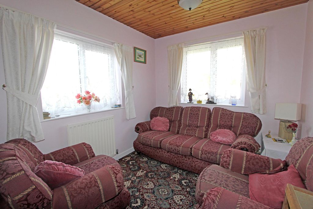 Property photo 2 of 25