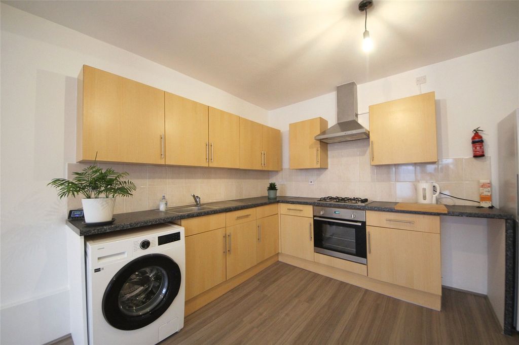 Property photo 3 of 16 Picture No. 14