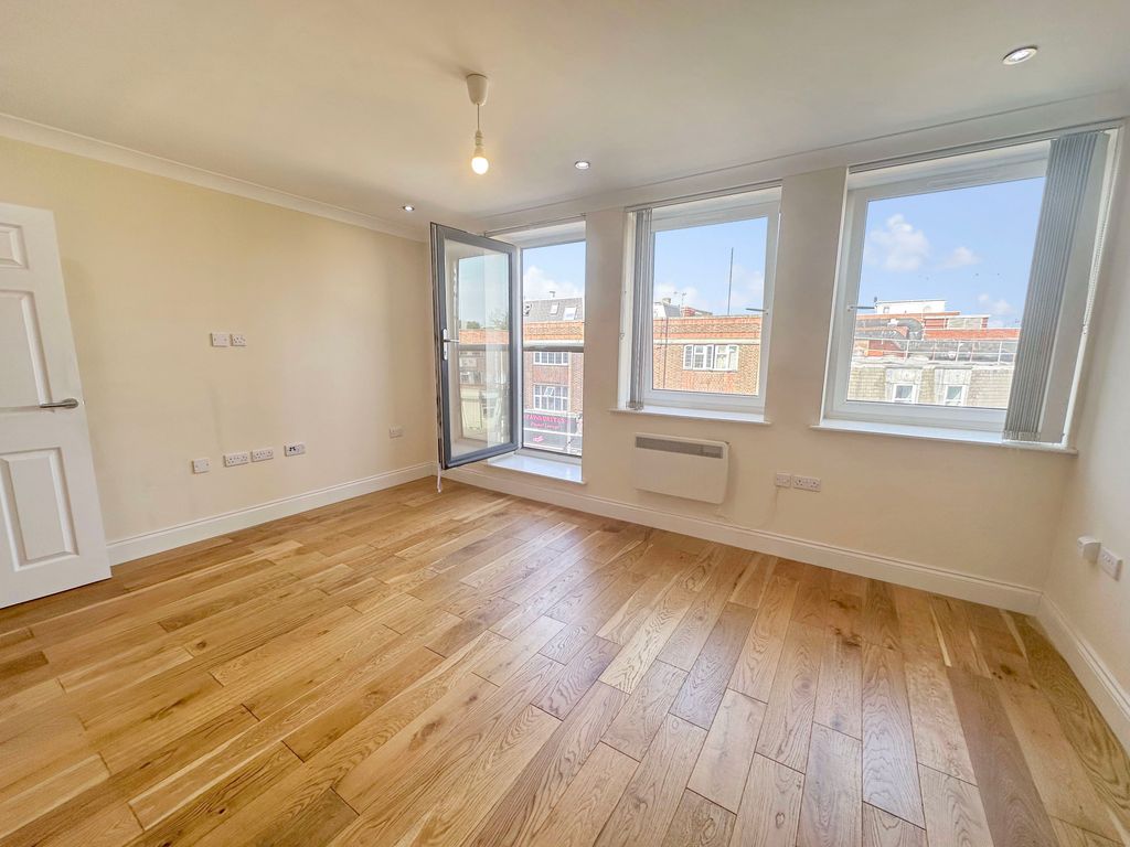 Property photo 1 of 6 Photo 6