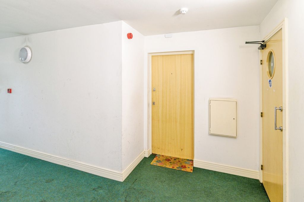 Property photo 3 of 21 3