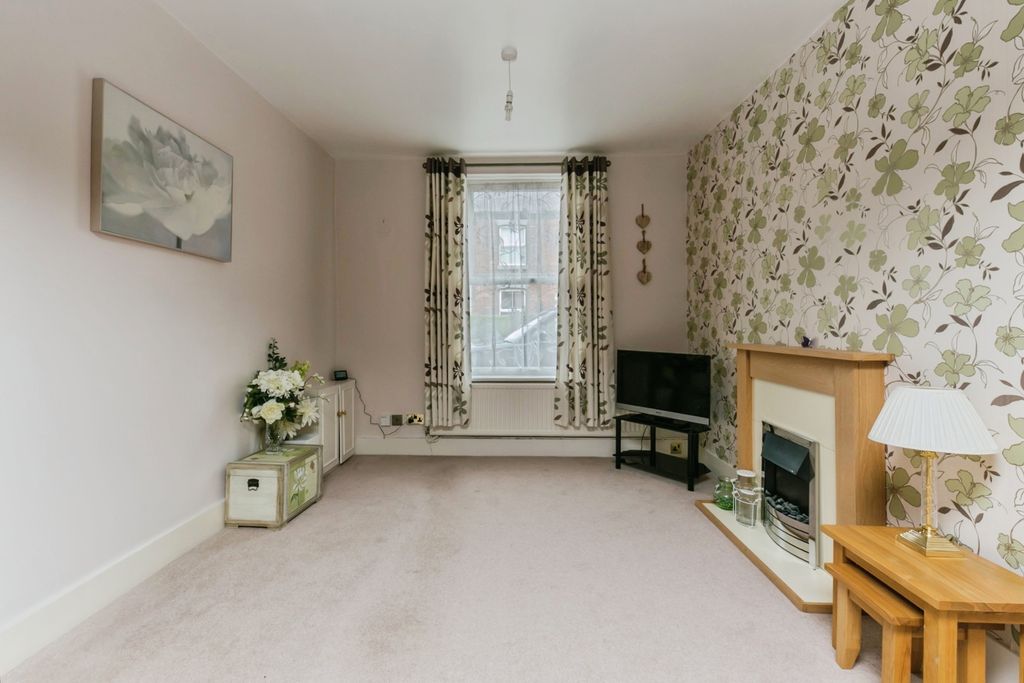 Property photo 2 of 20 Pbox-Img.Jpg