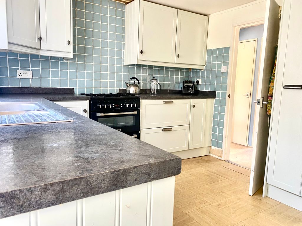 Property photo 2 of 12 Kitchen