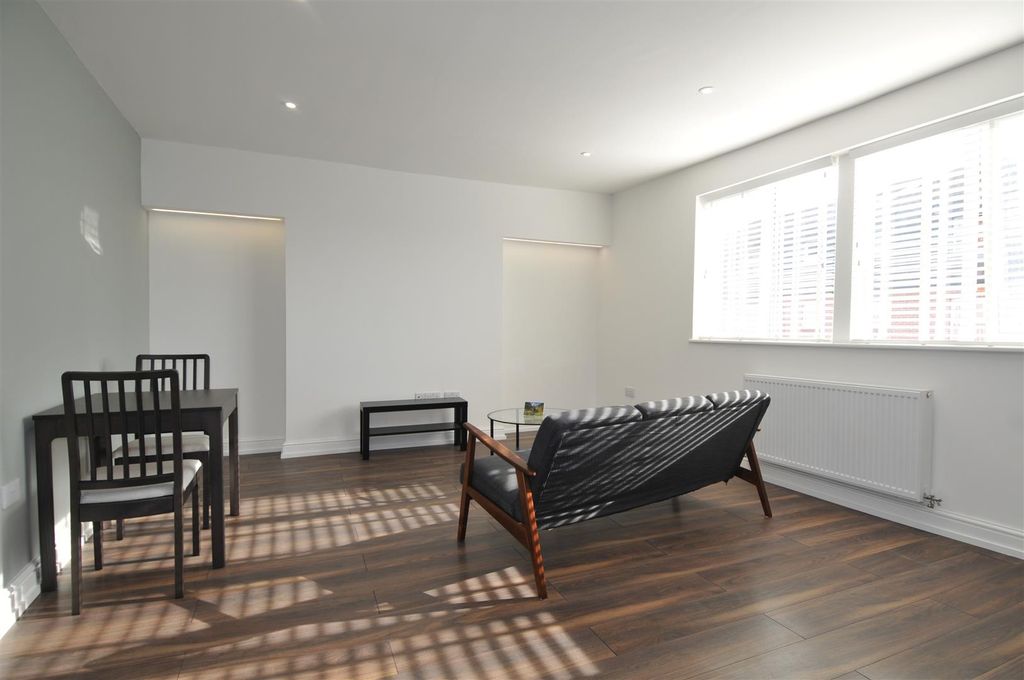 Property photo 2 of 4 18Addisonrdf5003.Jpg