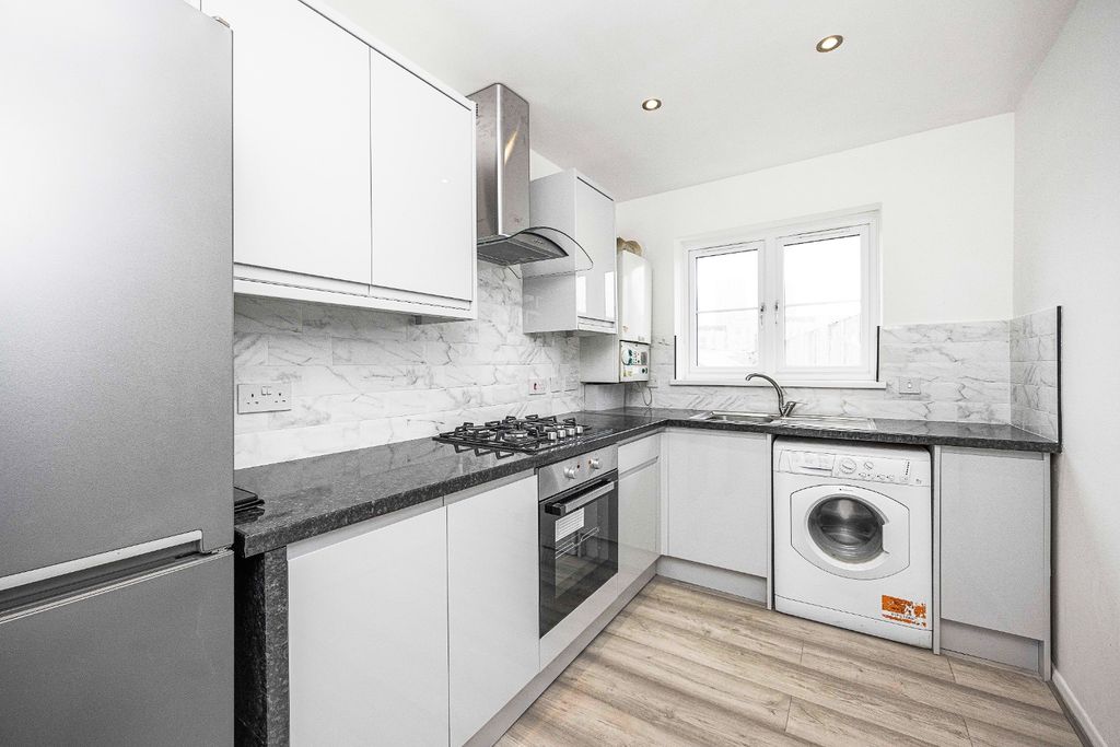 Property photo 2 of 7 3784595