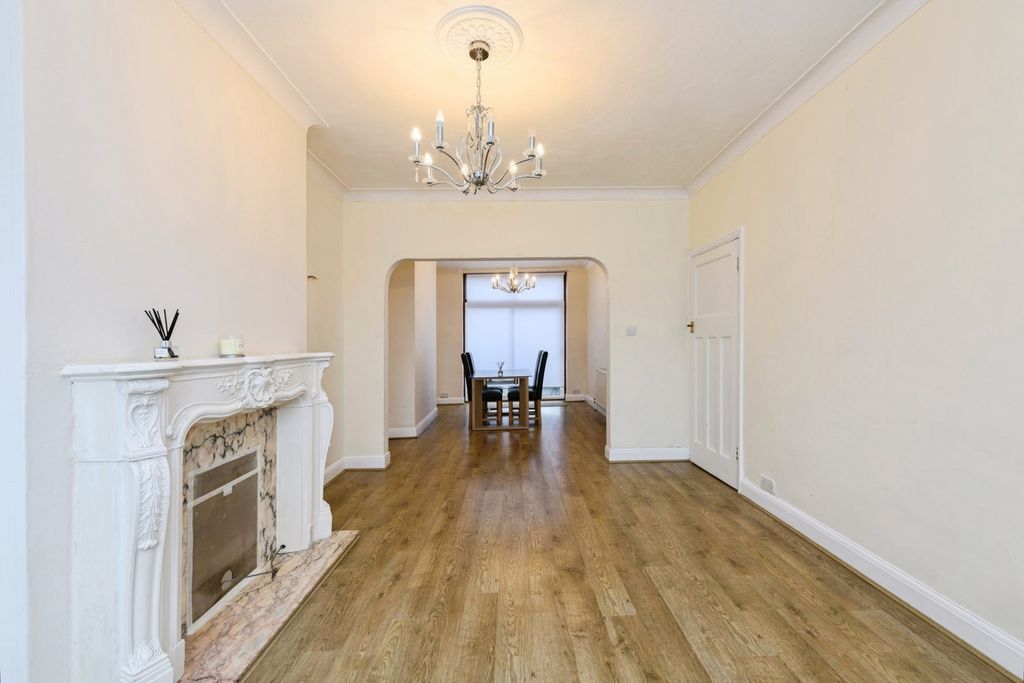 Property photo 2 of 17 Photo