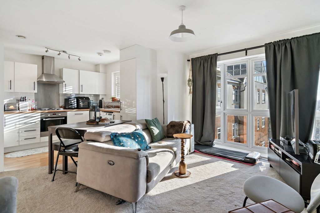 Property photo 3 of 13 Photo 2