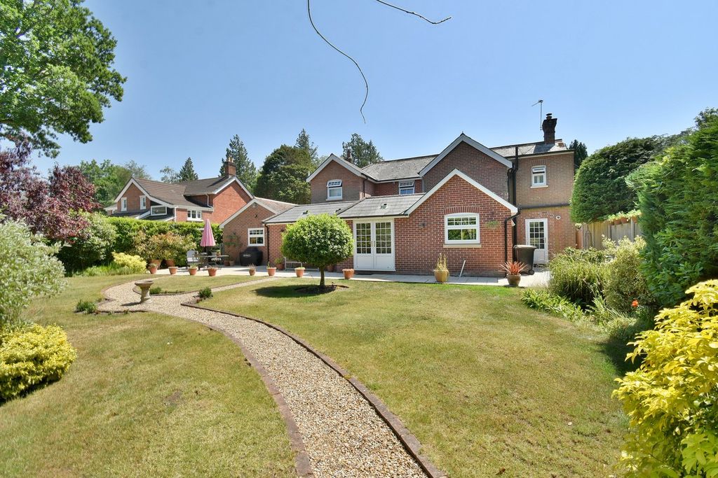 Property photo 2 of 25
